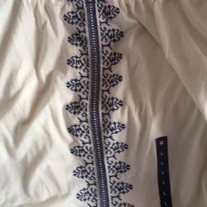 NWOT white with blue